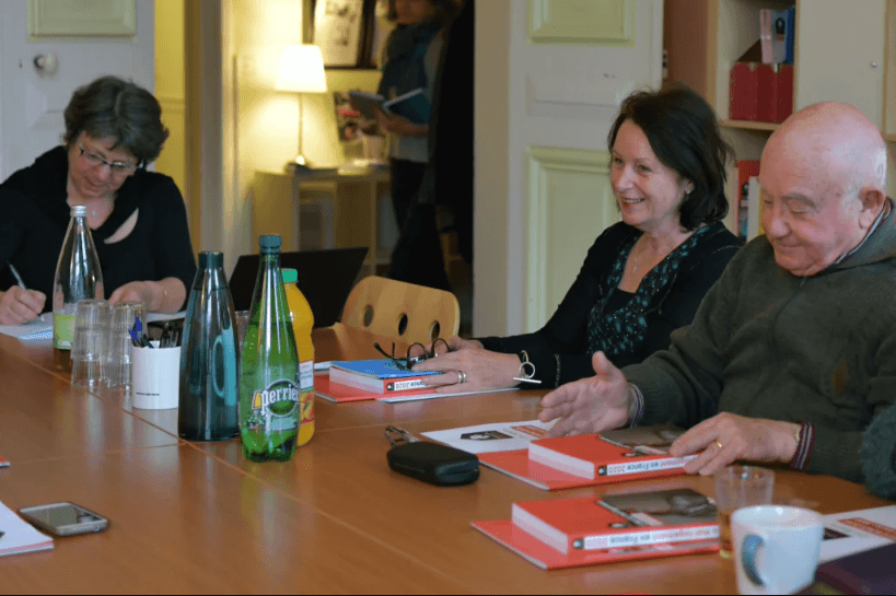 Photo : « Contente de pouvoir aider »