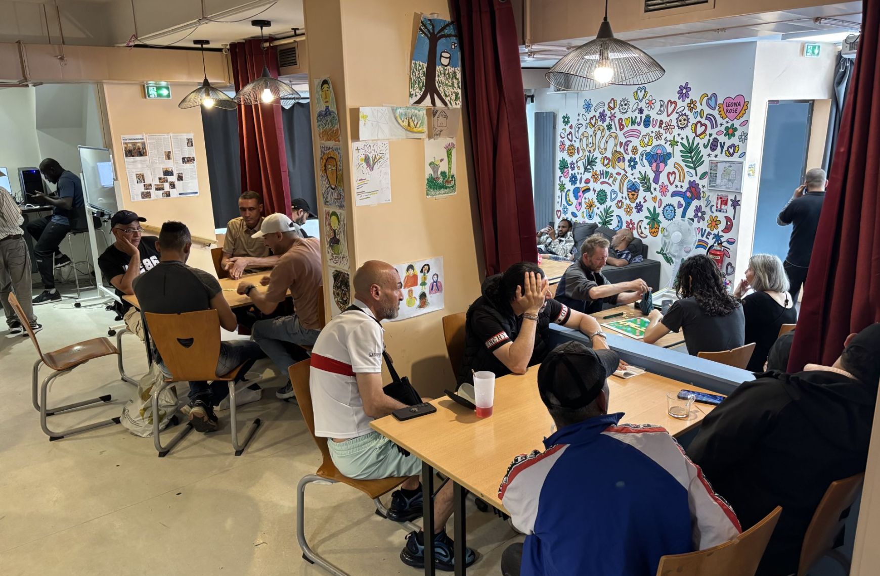 Photo : À Paris, la Fondation soutient l’accueil de jour « Autre Monde »