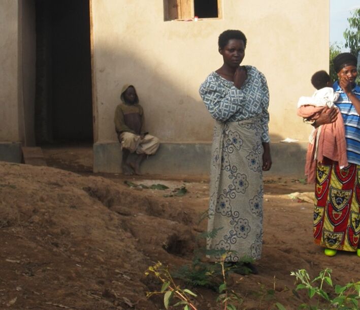 Photo : Au Rwanda, des orphelins vulnérables retrouvent un logement.