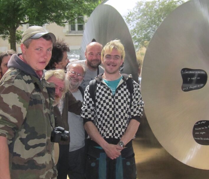Photo : Une sculpture pour initier le dialogue avec la rue.