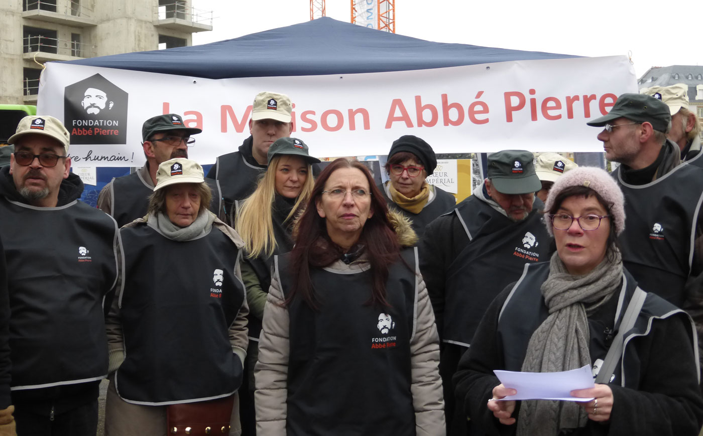 Photo : À Metz, la Fondation rend hommage à l'abbé Pierre et sensibilise la population.