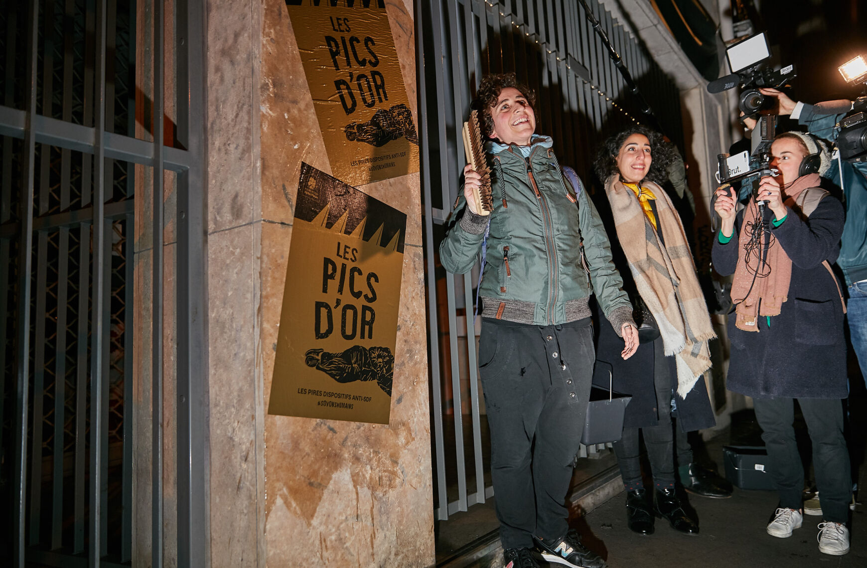 Photo : Cérémonie des Pics d'Or : la Fondation récompense de façon satirique les pires dispositifs anti-SDF