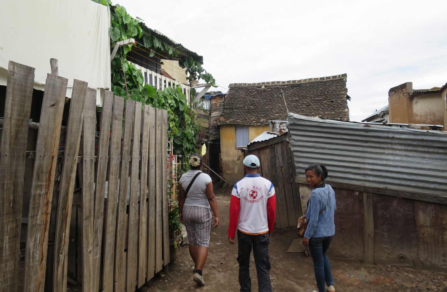 Photo : Premier rapport du projet « Un logement digne pour tous ! », la Fondation Abbé Pierre en action à Madagascar.