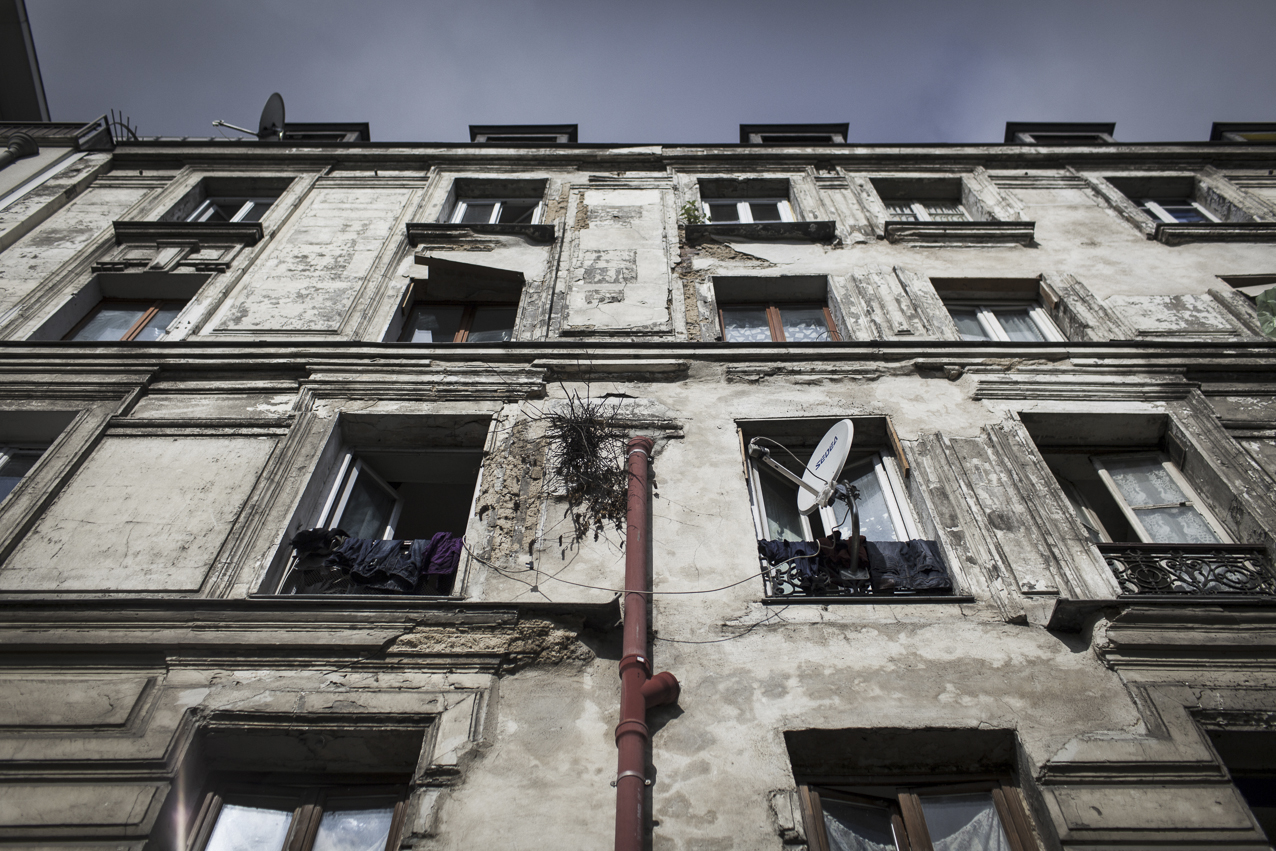 Photo : À Marseille, 100 000 personnes sont confinées dans un logement potentiellement dangereux pour leur santé et leur sécurité