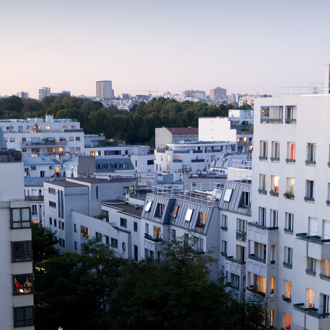 Photo : La Ville est à Nous : Le nouveau rapport de la Fondation Abbé Pierre et de la FEANTSA pour mieux encadrer Airbnb en Europe.