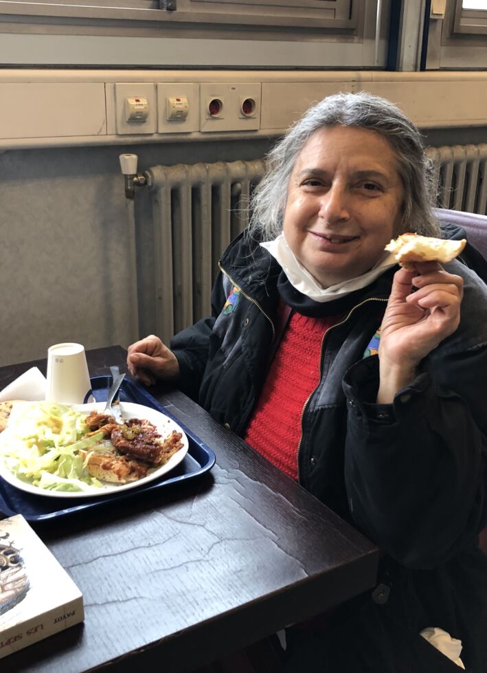 Photo : À Stains, des burgers vegan pour les personnes accueillies