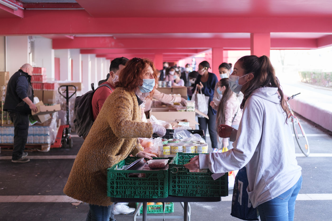 Photo : Des centaines de repas complets livrés aux étudiants