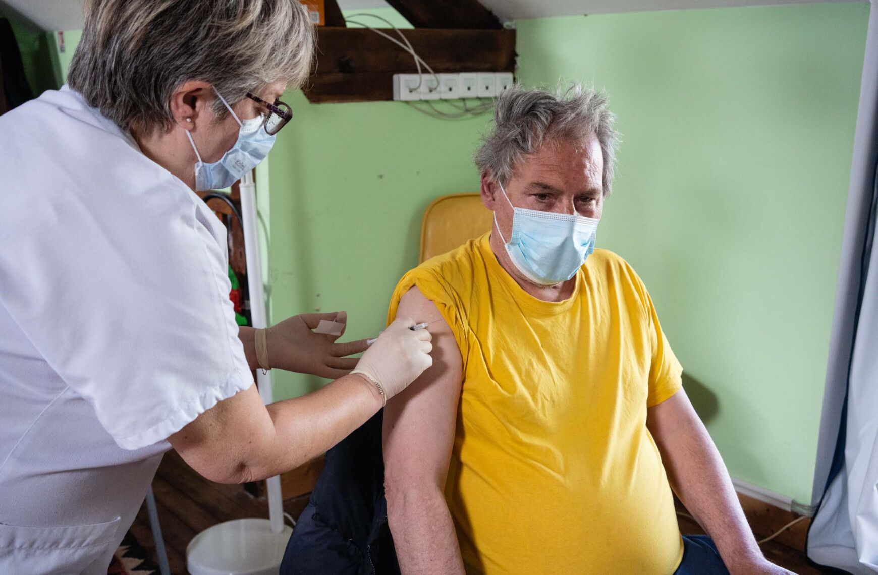 Photo : Dans ses Boutiques Solidarité, la Fondation soutient la vaccination des personnes sans domicile