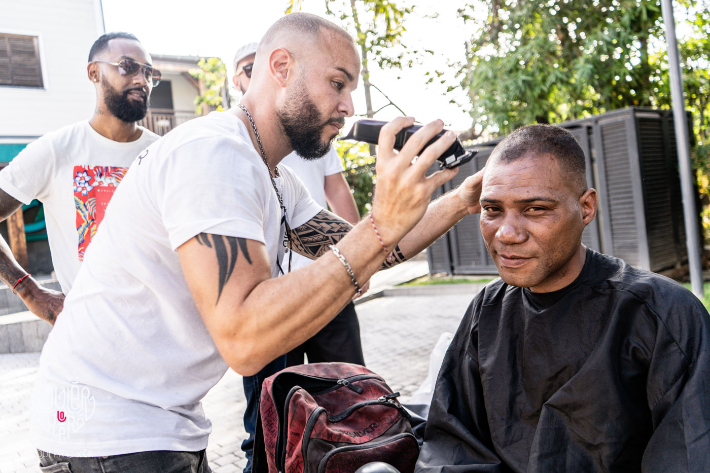 Photo : Un salon de coiffure dans la rue