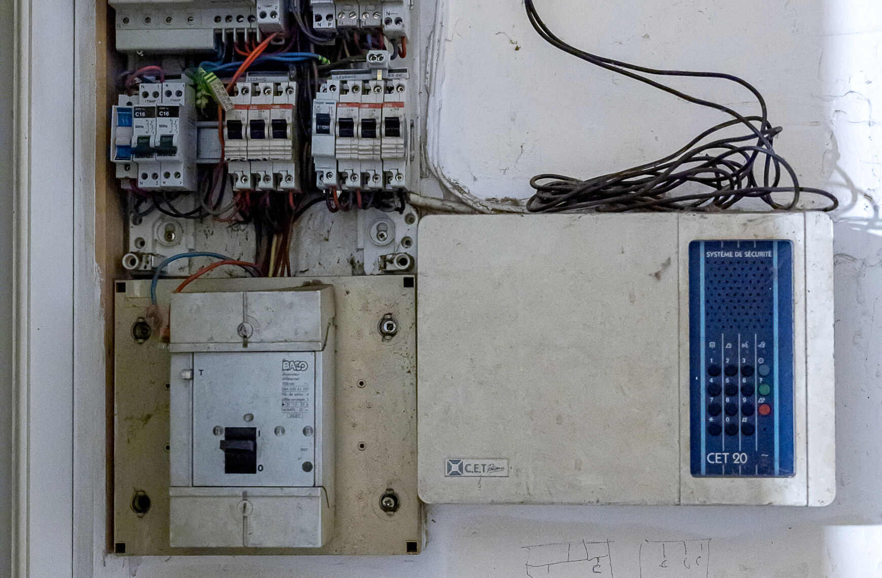 Photo : Malgré la crise énergétique, le nombre de coupures d’électricité recule enfin