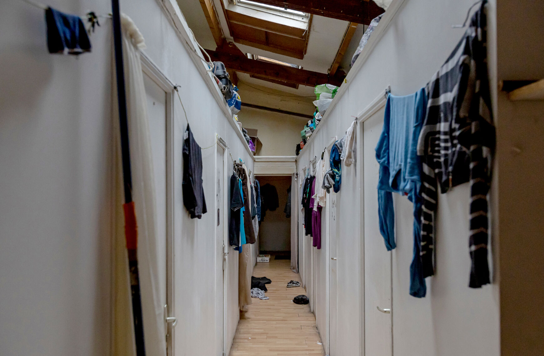 Photo : Mobilisation contre le détournement d'un dispositif social, “Un cadeau aux marchands de sommeil”