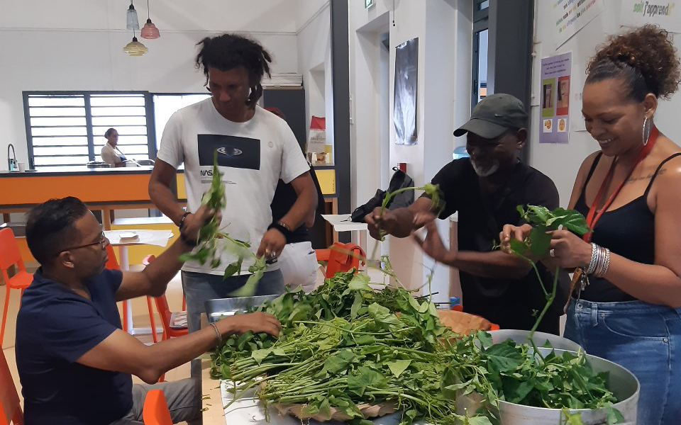 Photo : À La Réunion, les personnes en errance au fourneau