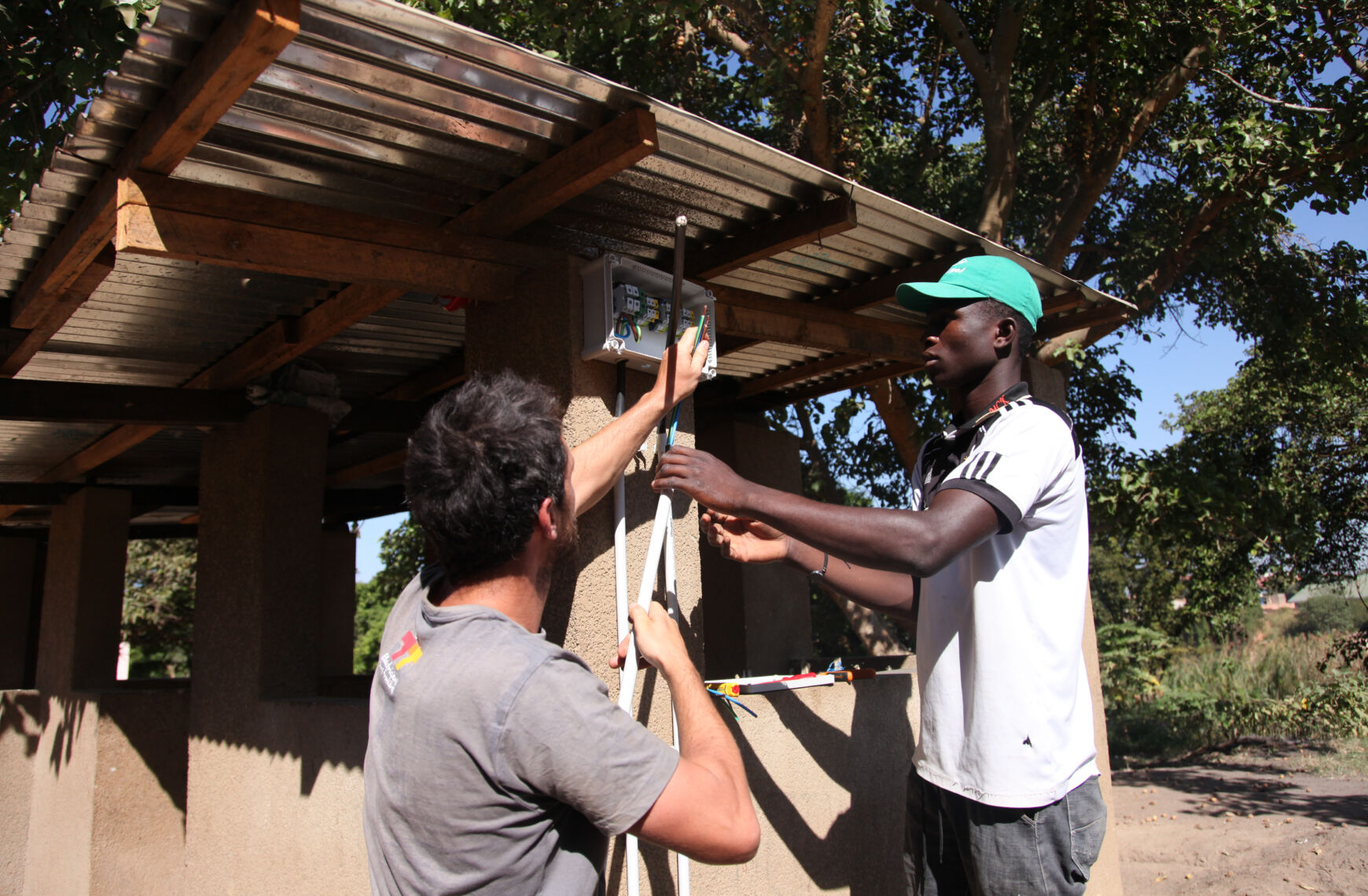Photo : Au Congo, l’accès à l’électricité pour un orphelinat, une école et un centre médical.